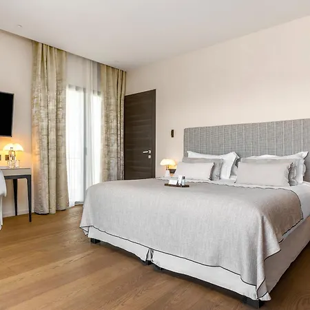 Hotel Cosy, &